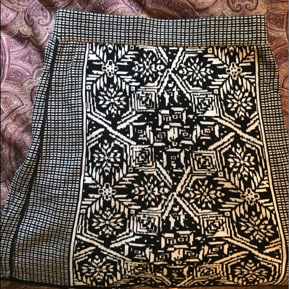 Black and white Knit Skirt size Medium